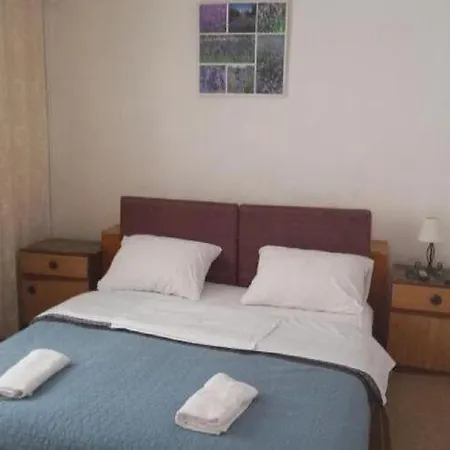 2 - Double With Shared Bathroom 1 - 2 Apartman *