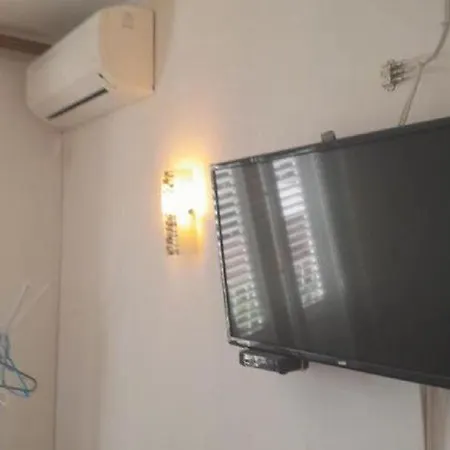 2 - Double With Shared Bathroom 1 - 2 Διαμέρισμα