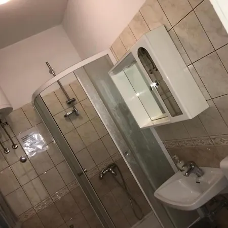 2 - Double With Shared Bathroom 1 - 2 Daire