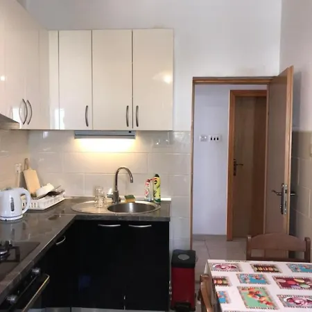 2 - Double With Shared Bathroom 1 - 2 Daire