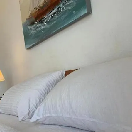 2 - Double With Shared Bathroom 1 - 2 Apartment