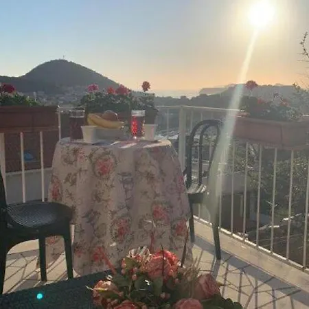 Apartment 2 - Double With Shared Bathroom 1 - 2