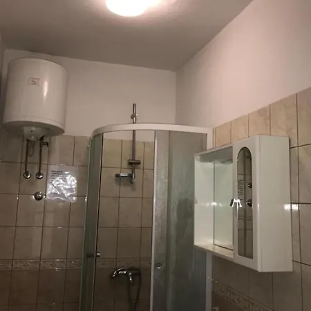 2 - Double With Shared Bathroom 1 - 2 Apartment *